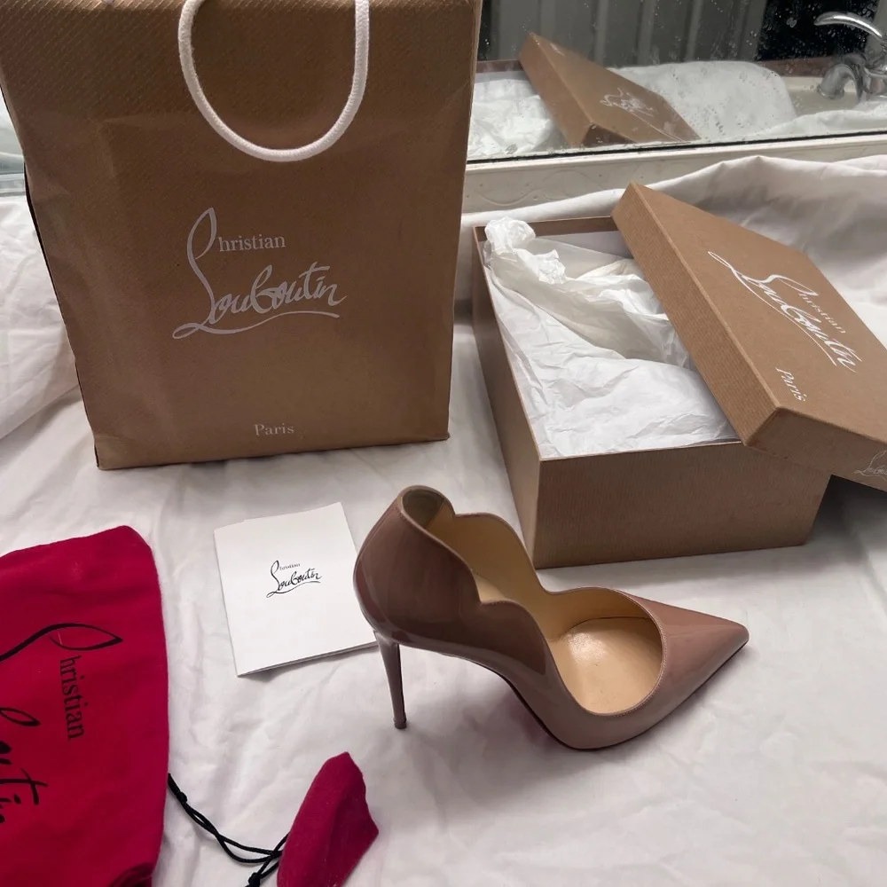 CHRISTIAN LOUBOUTIN — HOT CHICK - 100 MM PUMPS - PATENT CALF LEATHER - BLUSH - Picture 3 of 10